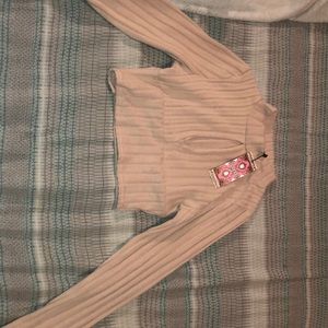 nude crop top, feels like a sweater